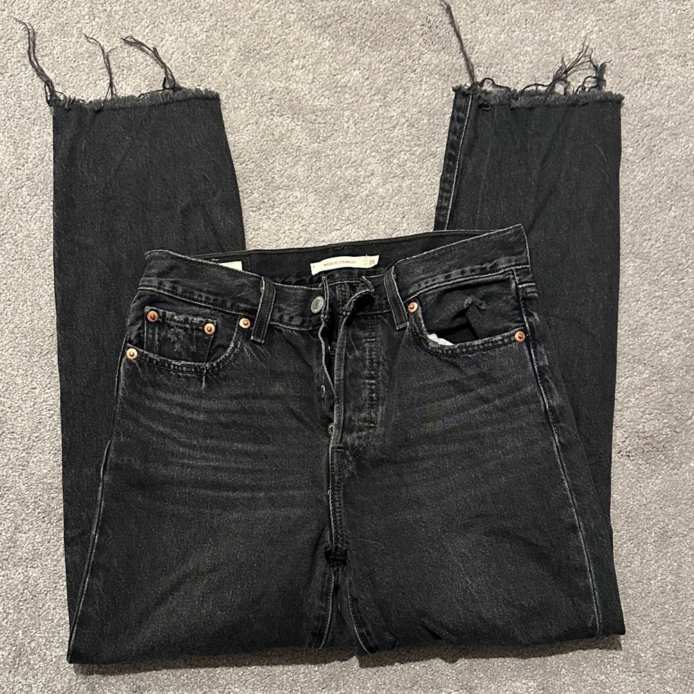 Levi’s Wedgie Straight Black Distressed Jeans